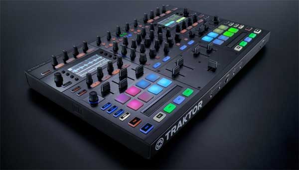 Native Instruments    - Traktor Kontrol S8 DJ System